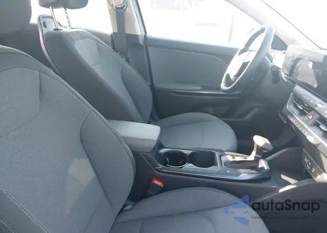 2025 Kia K4 Lxs z USA, uszkodzony, nr VIN 3KPFT4DE0SE062992